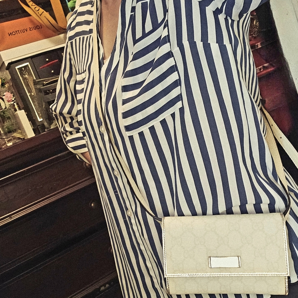 Gucci:RARE White & Silver Wallet w/ COA - Picture 15 of 15